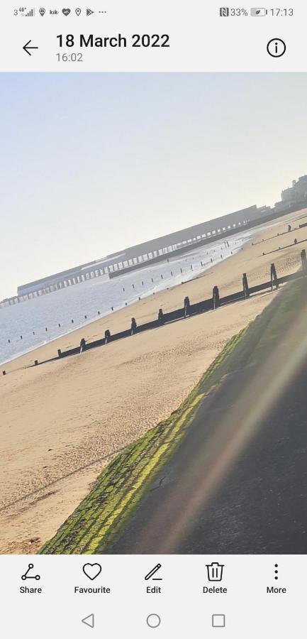 Lovely 2-Bed Caravan In Walton On The Naze Walton-on-the-Naze Exterior foto