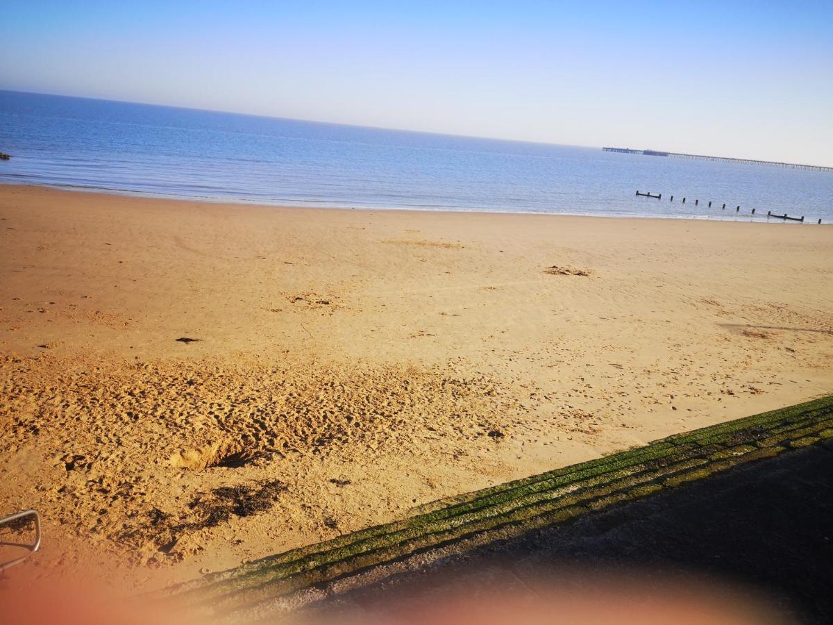 Lovely 2-Bed Caravan In Walton On The Naze Walton-on-the-Naze Exterior foto