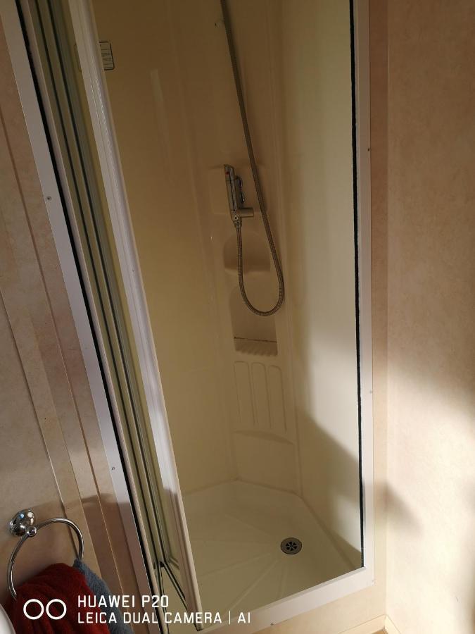 Lovely 2-Bed Caravan In Walton On The Naze Walton-on-the-Naze Exterior foto