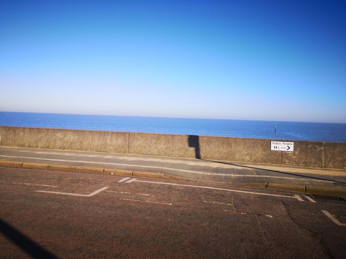 Lovely 2-Bed Caravan In Walton On The Naze Walton-on-the-Naze Exterior foto